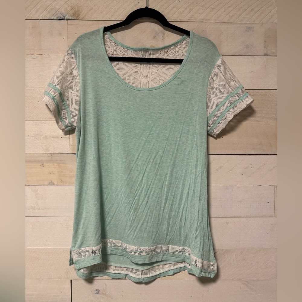 Women’s Vanity lace shirt